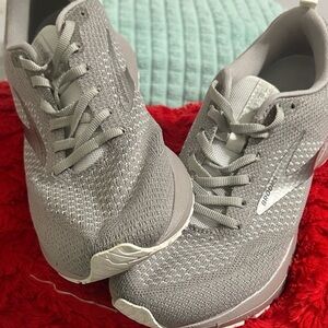 Brooks Women's Gray Athletic Shoes
